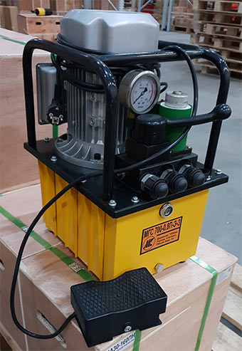 Маслостанция МГС 700-0.8П-Э-3 (0.8 л/мин, 700бар, 220В) с тремя рукавами